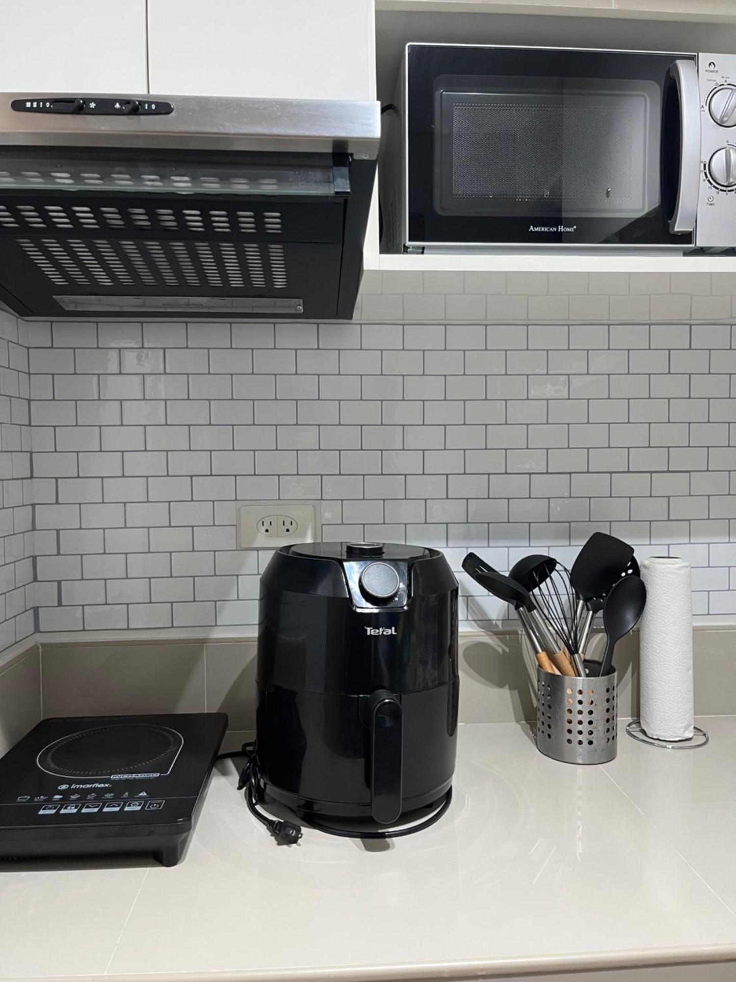 2br Fully Furnished Trees Residences Near Sm Fairview With Netflix And Karaoke *