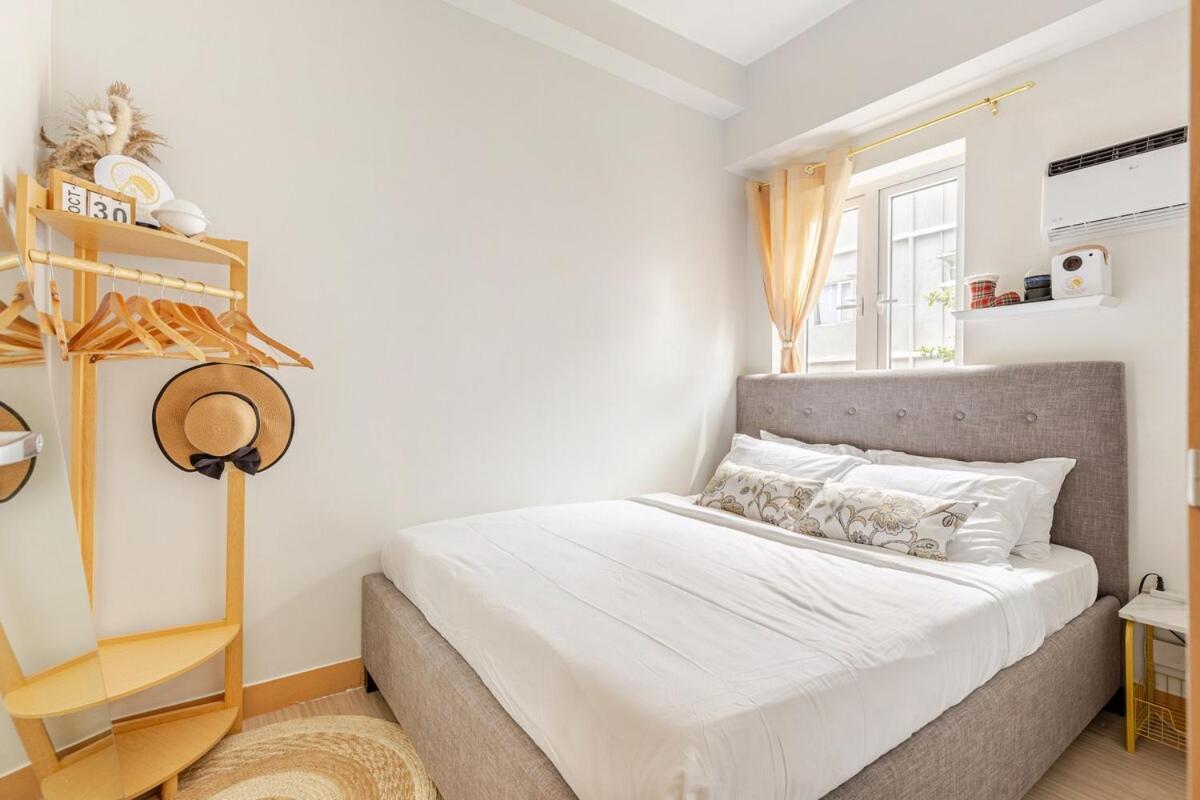Apartment 2br Fully Furnished Trees Residences Near Sm Fairview With Netflix And Karaoke *