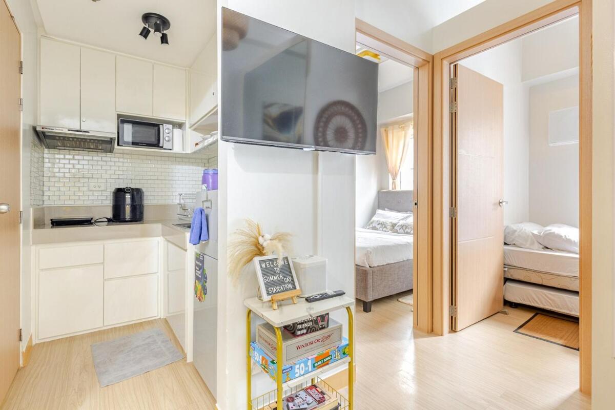 2br Fully Furnished Trees Residences Near Sm Fairview With Netflix And Karaoke *