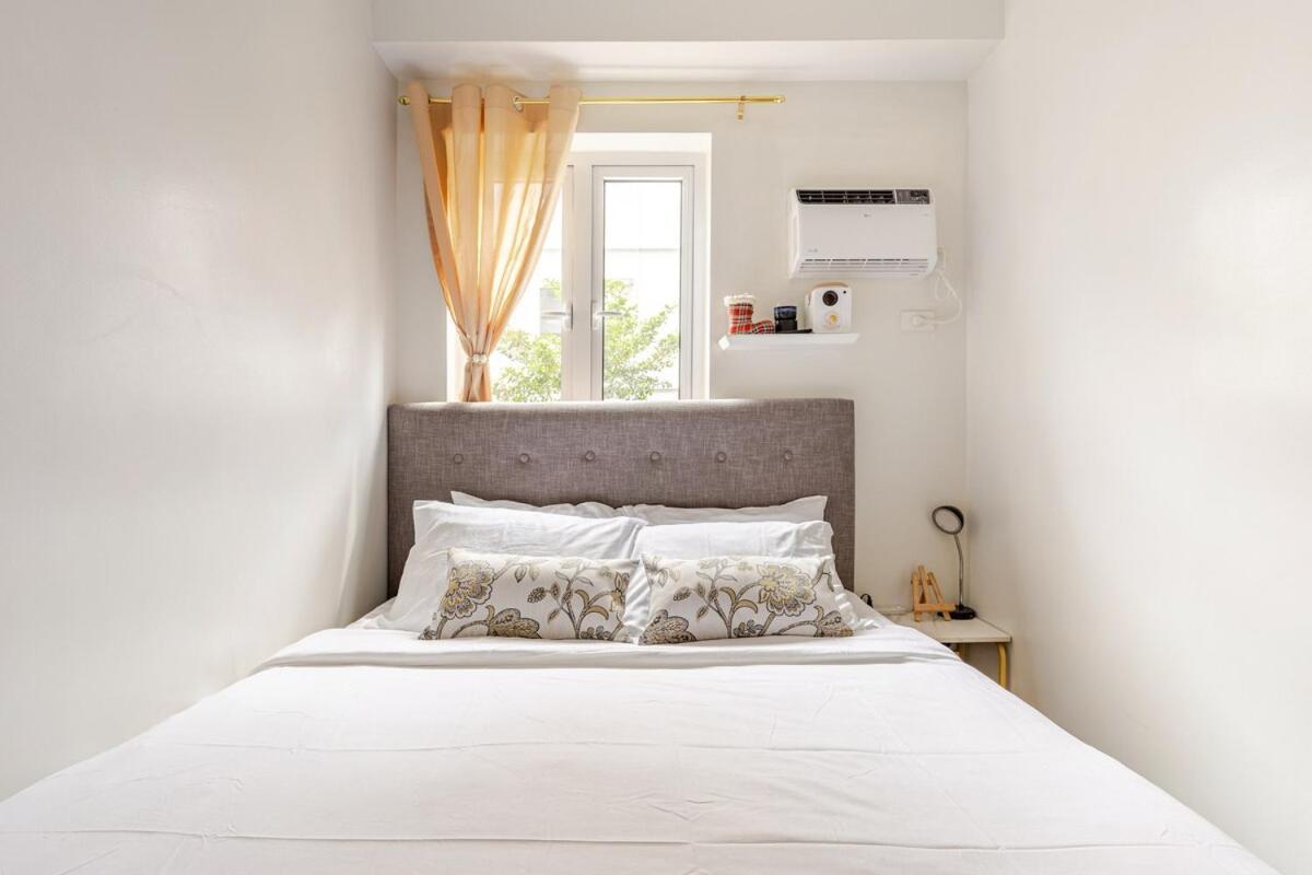 2br Fully Furnished Trees Residences Near Sm Fairview With Netflix And Karaoke Apartment