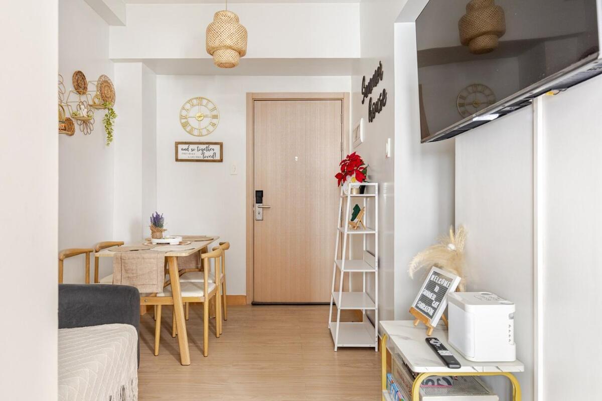 2br Fully Furnished Trees Residences Near Sm Fairview With Netflix And Karaoke Apartment *