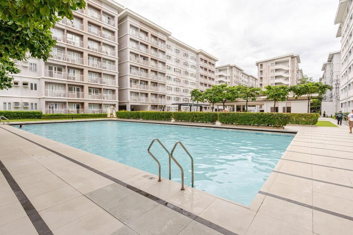 2br Fully Furnished Trees Residences Near Sm Fairview With Netflix And Karaoke *
