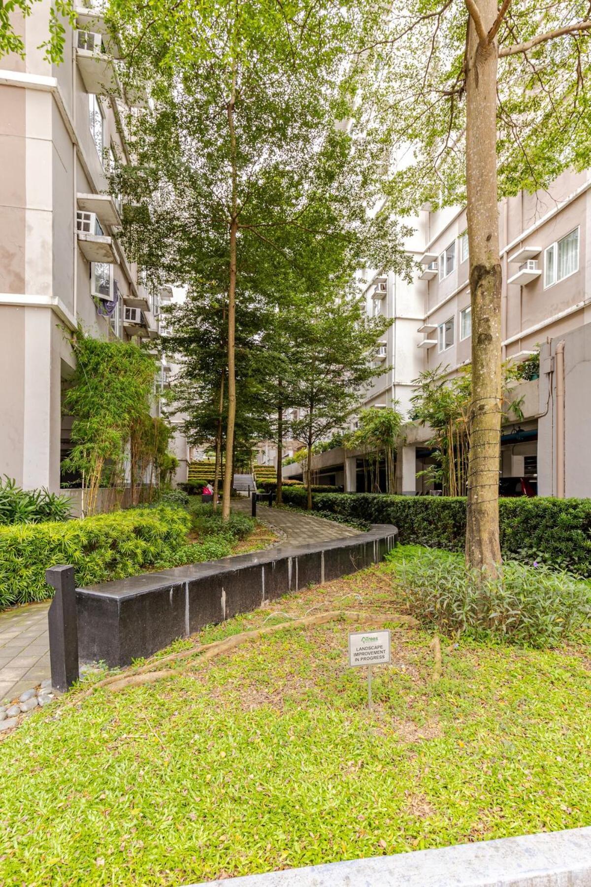 2br Fully Furnished Trees Residences Near Sm Fairview With Netflix And Karaoke * Manila