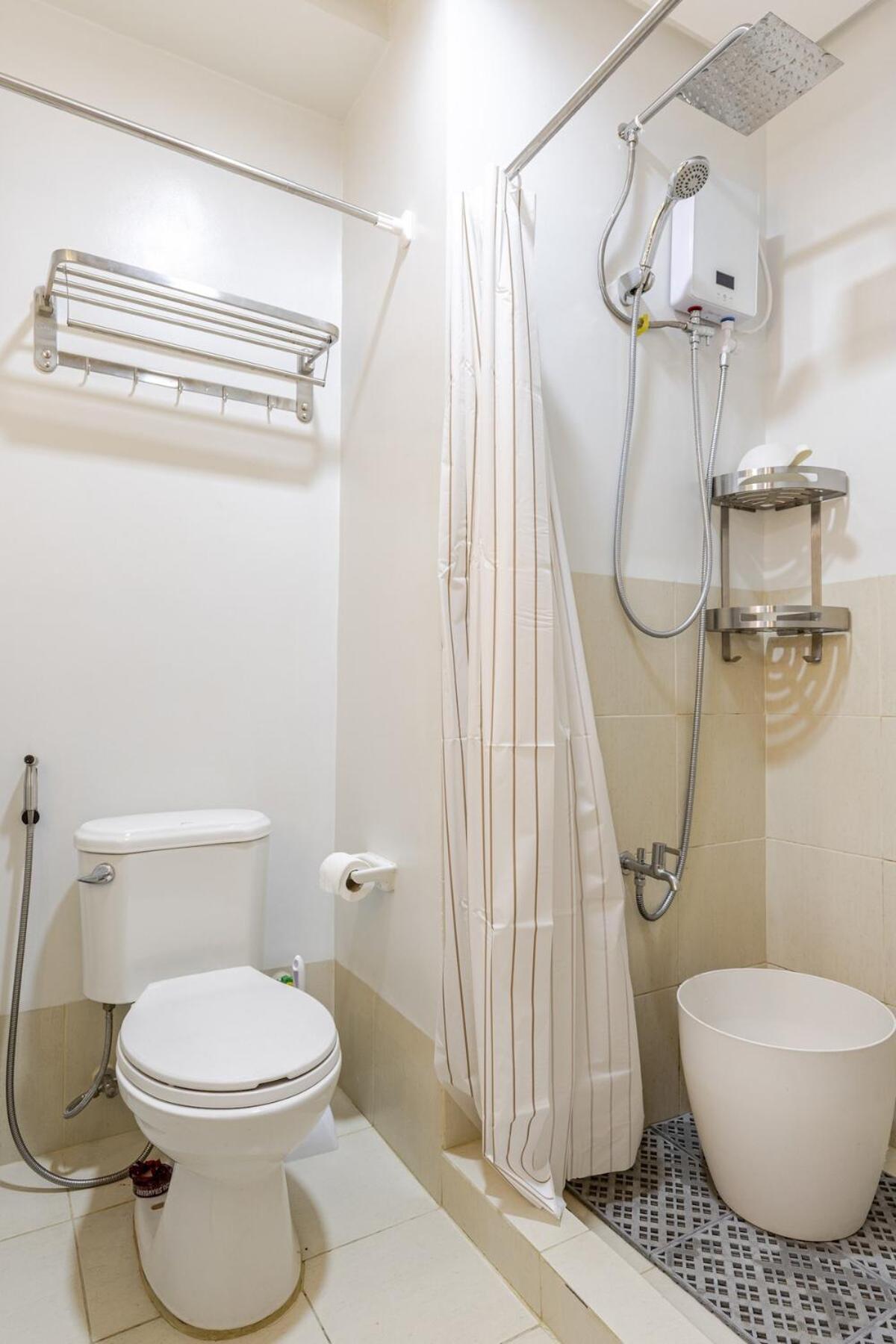 Apartment 2br Fully Furnished Trees Residences Near Sm Fairview With Netflix And Karaoke *