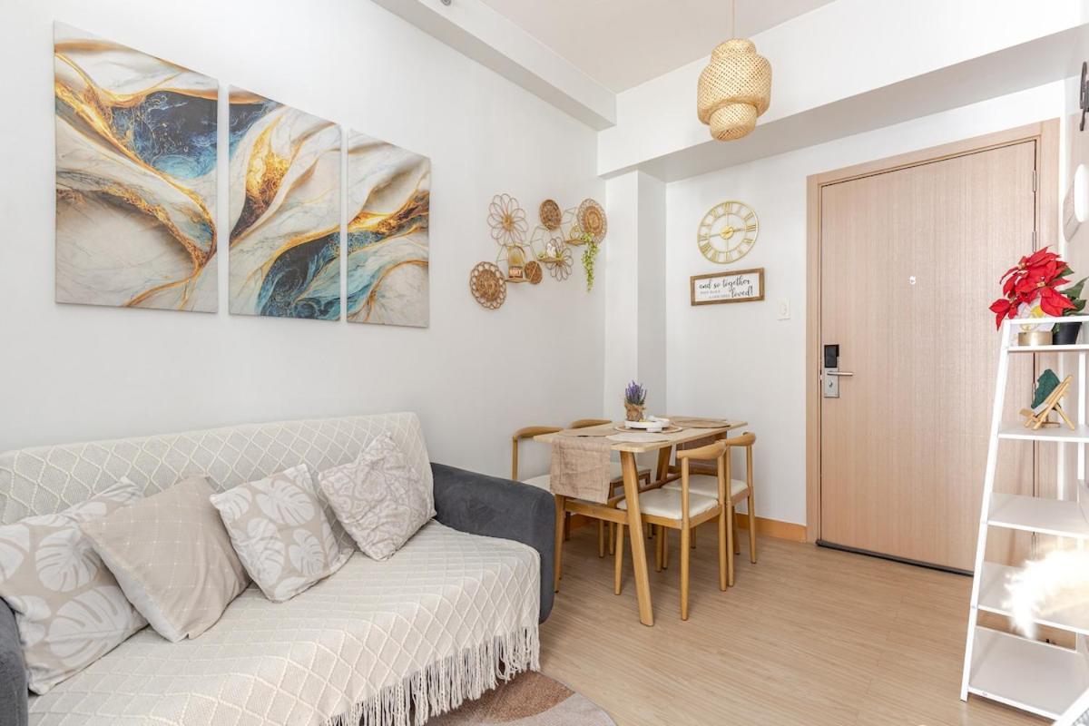 2br Fully Furnished Trees Residences Near Sm Fairview With Netflix And Karaoke *